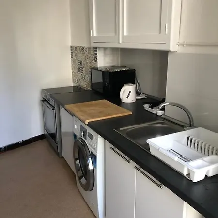 La Promenade House Hostel