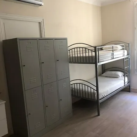 Hostel La Promenade House *