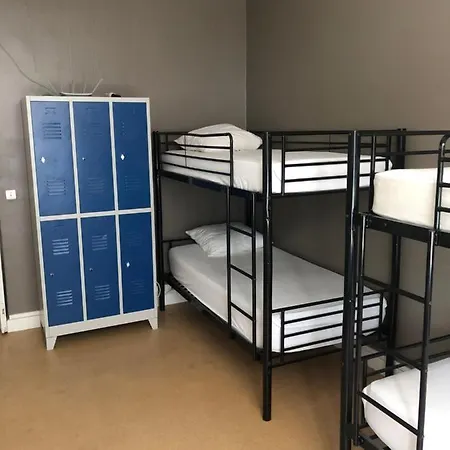 Hostel La Promenade House